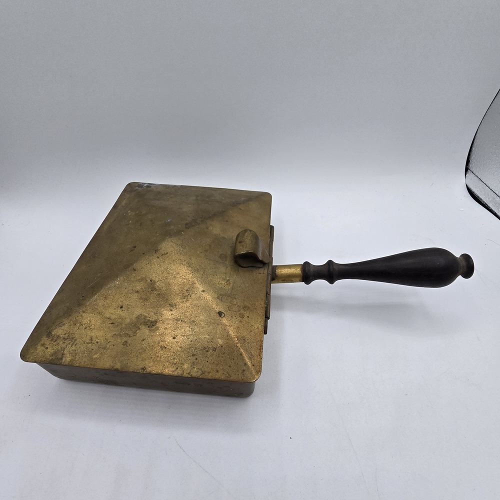 Vintage UNION AIR BRASS Silent Butler Ash Tray Crumb Catcher WOOD Handle U.S.A.